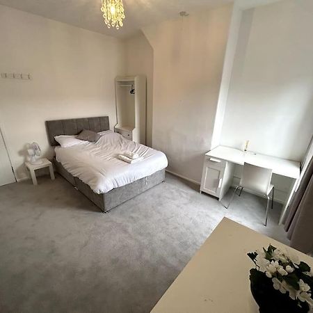 Perfect Home From Home In Stoke On Trent Etruria ภายนอก รูปภาพ