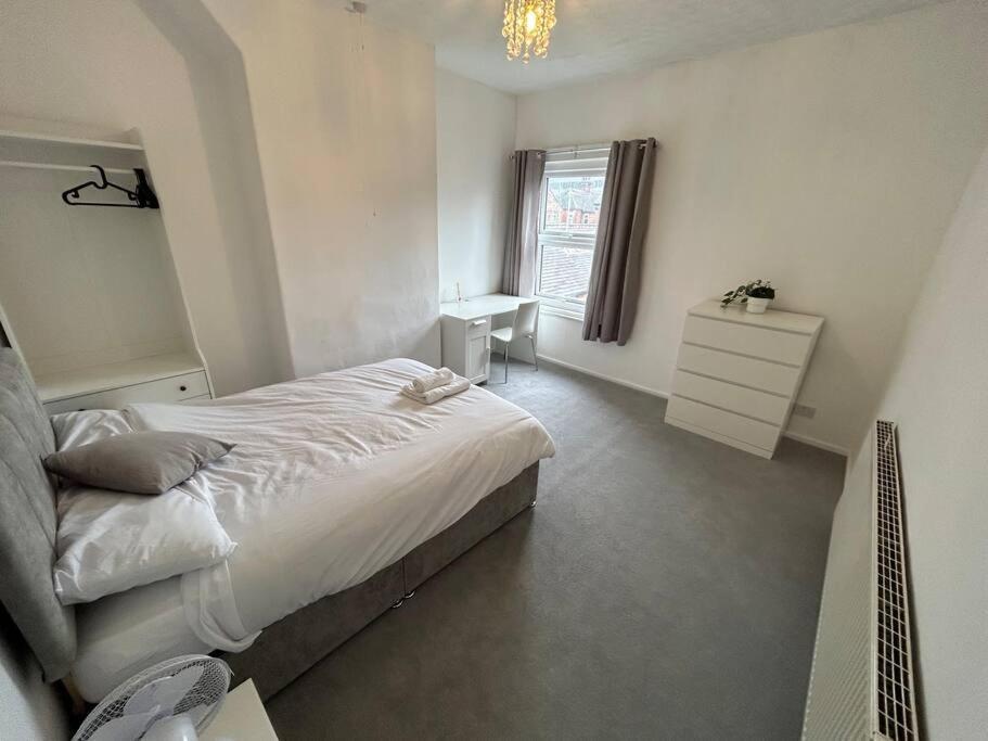 Perfect Home From Home In Stoke On Trent Etruria ภายนอก รูปภาพ